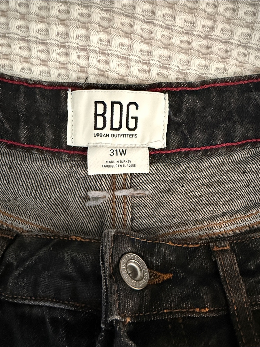 BDG Women’s Black Barrel Denim Jeans with Contrast Stitching in size 31W